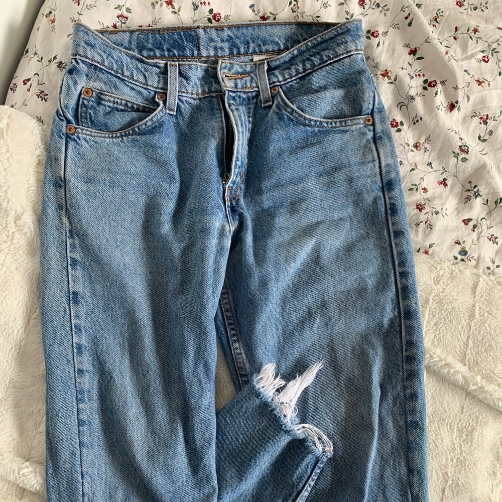 Very Flattering Size 28 Orange-Tab Mid-Rise Levi’s